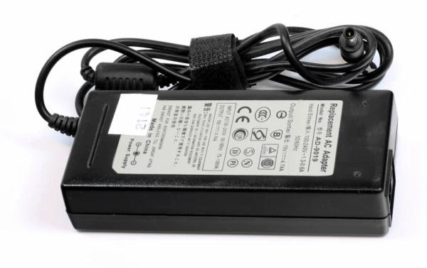 Samsung 90W 19V 4.74A strømforsyning med 5.5mm x 3.0mm Pin In Tip- Kompatibel Samsung 90W 19V 4.74A strømforsyning med 5.5mm x 3.0mm Pin In Tip- Kompatibel