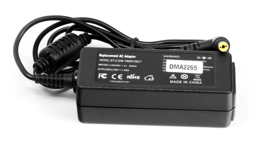 30W 19V 1.58A strømforsyning med 5.5mm x 1.7mm stik - kompatibel 30W 19V 1.58A strømforsyning med 5.5mm x 1.7mm stik - kompatibel