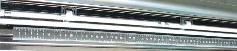 126cm selvklæbende lineal til udmåling af f.eks. folie 126cm selvklæbende lineal til udmåling af f.eks. folie