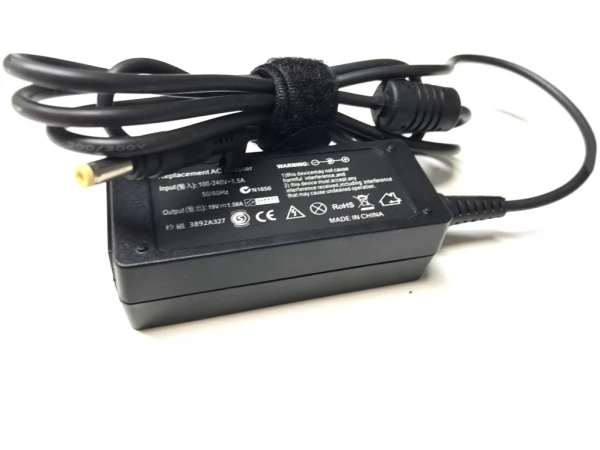 30W 19V 1.58A strømforsyning med 5.5mm x 2.5mm stik - kompatibel 30W 19V 1.58A strømforsyning med 5.5mm x 2.5mm stik - kompatibel